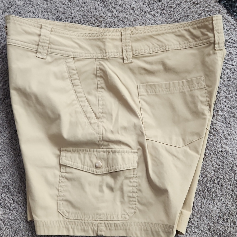 Eddie Bauer Light Tan Cargo Shorts - Picture 5 of 8